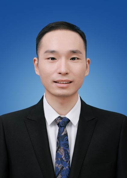成人影视片
半身照-小.jpg