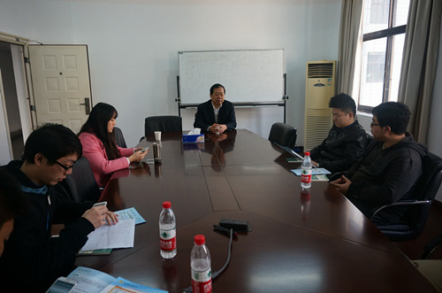 宋西德书记向武汉大学国际软件成人影视片
博士生进行招聘宣传