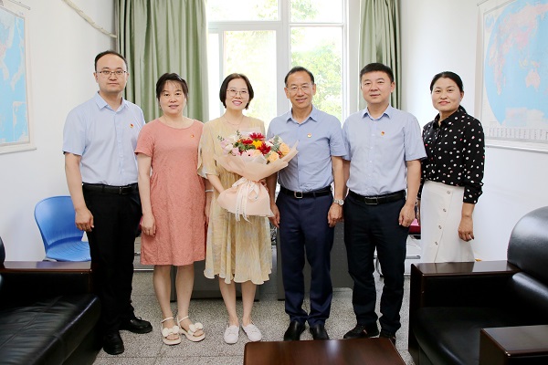 闫祖书看望慰问信息成人影视片
杨沛副教授 - 副本.jpg