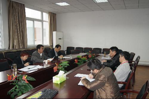 吴普特常务副校长与成人影视片
领导班子座谈